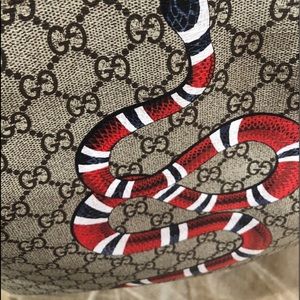 Gucci unisex messenger/ cross body bag